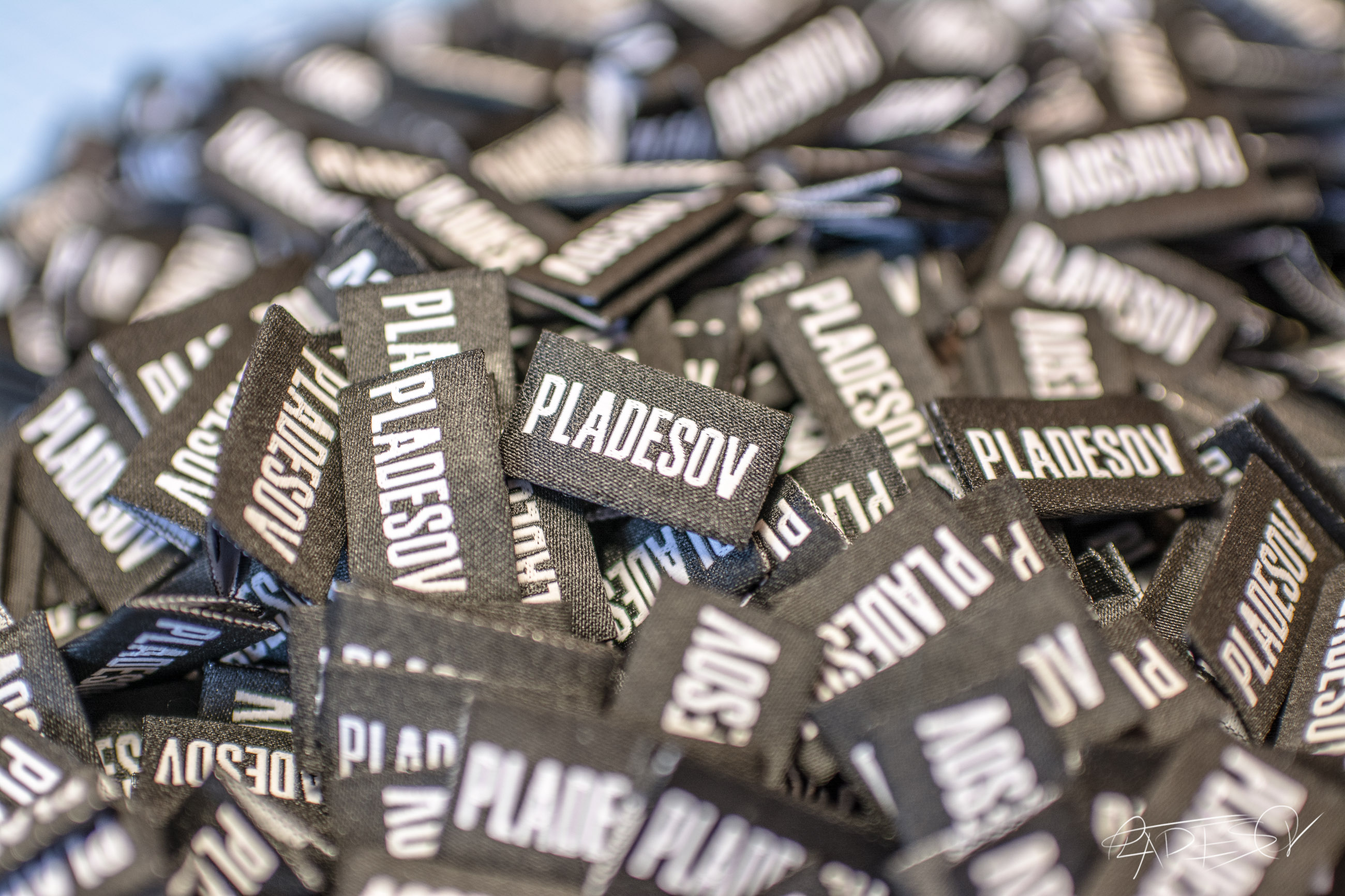 pladesov trademark hangtag